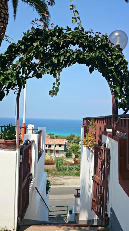 San Carlo - Terrazzo Sul Mare Con Ristorante E Pizzeria Bed and Breakfast Zambrone Εξωτερικό φωτογραφία